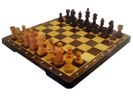 Wooden Chess (puinen shakki) peli edullisesti HyväPeli.fi:stä. Hinta: 18,90 €. Tuoteryhmät: Lautapelit ja seurapelit, Älypelit ja pulmapelit